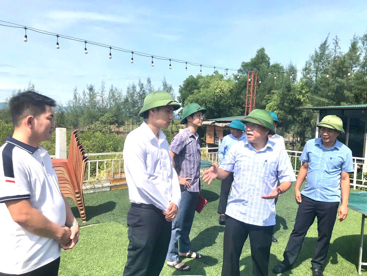 PHÓ CHỦ TỊCH UBND TỈNH HÀ TĨNH DƯƠNG TẤT THẮNG KIỂM TRA CÔNG TÁC PHÁT TRIỂN DU LỊCH TẠI XÃ THIÊN CẦM