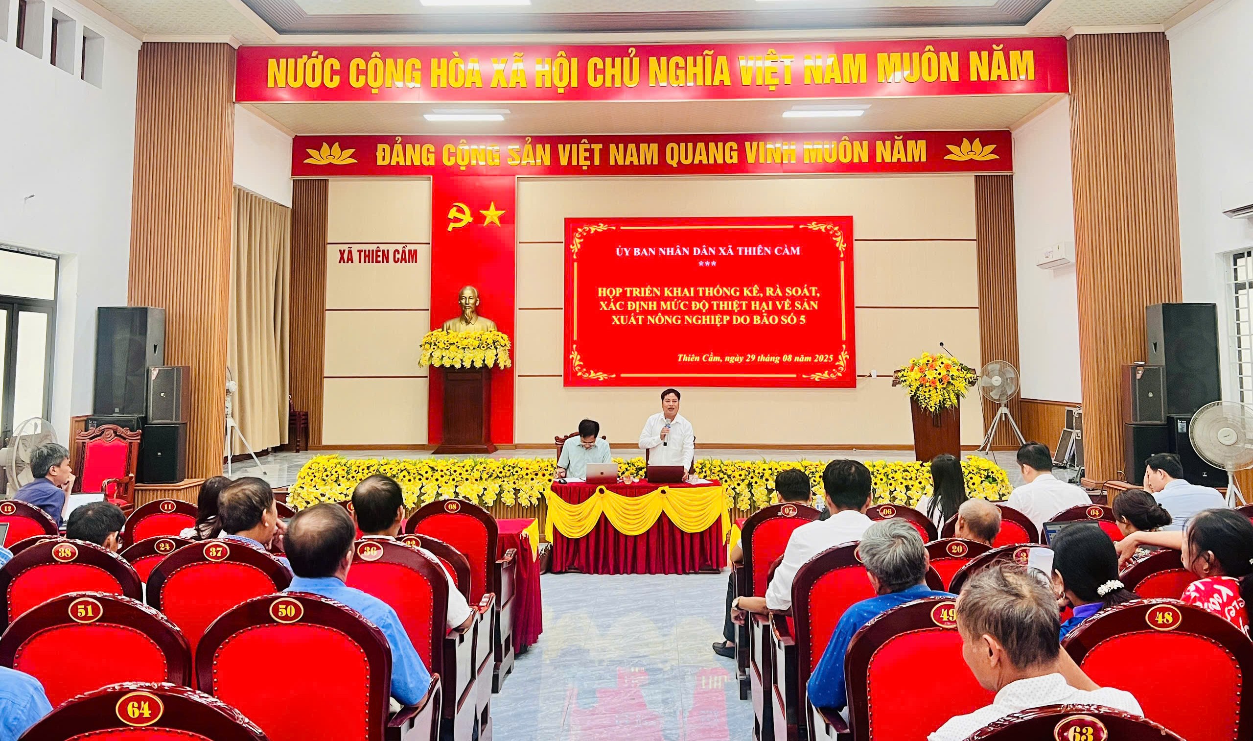 UBND XÃ THIÊN CẦM TỔ CHỨC HỘI NGHỊ TRIỂN KHAI THỐNG KÊ, RÀ SOÁT XÁC ĐỊNH MỨC ĐỘ THIỆT HẠI VỀ SẢN XUẤT NÔNG NGHIỆP DO BÃO SỐ 5