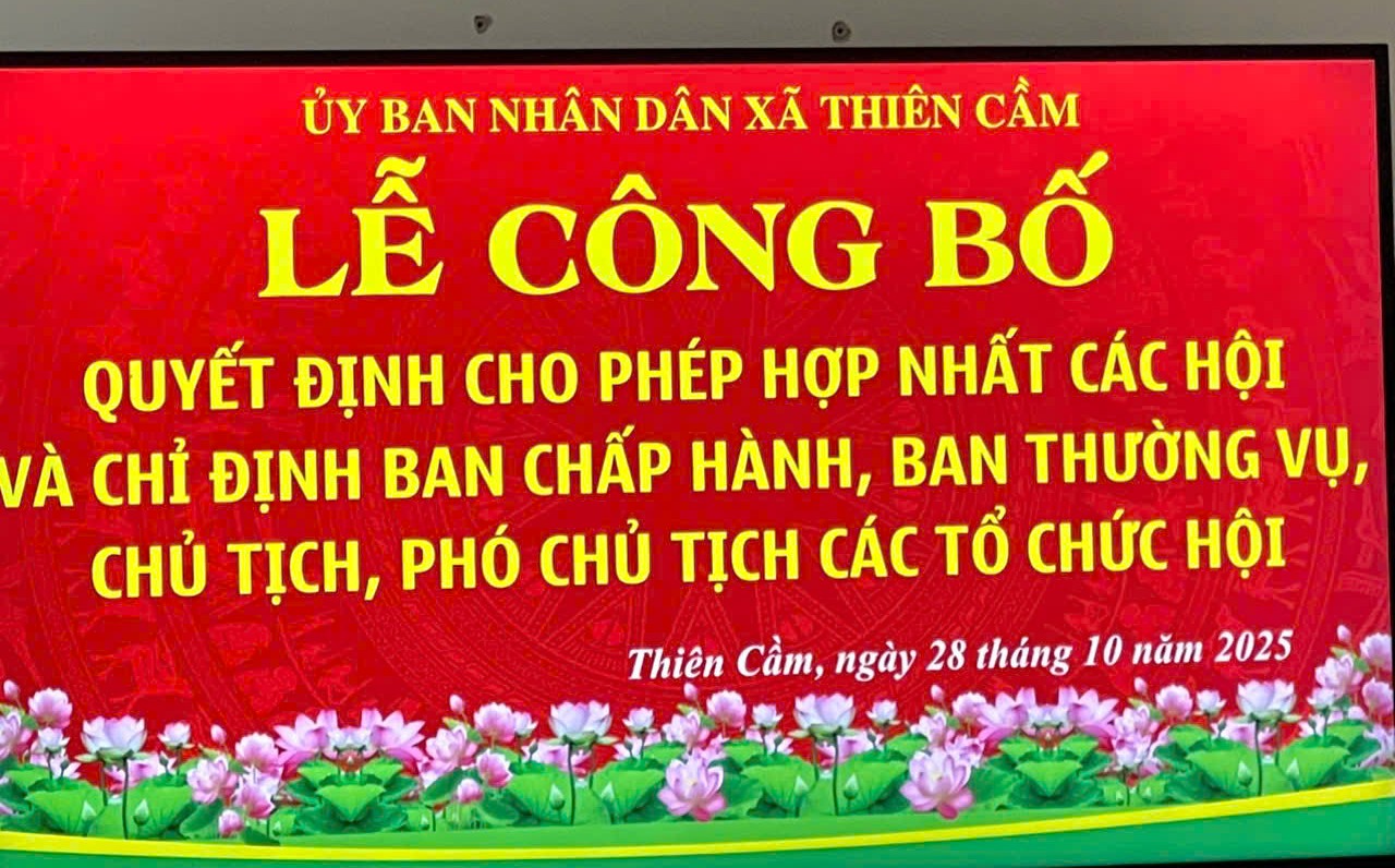 UBND XÃ THIÊN CẦM CÔNG BỐ CÁC QUYẾT ĐỊNH HỢP NHẤT VÀ CHỈ ĐỊNH NHÂN SỰ CÁC TỔ CHỨC HỘI