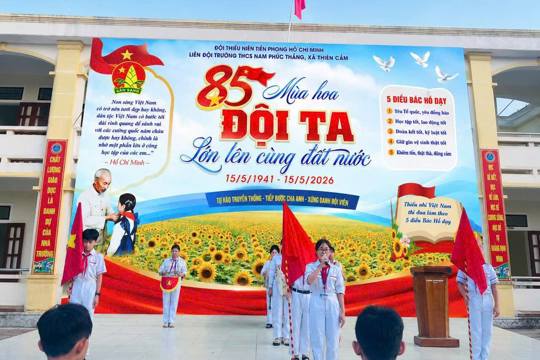 Các Liên đội xã Thiên Cầm tổ chức chào cờ chào mừng kỷ niệm 85 năm Ngày thành lập Đội TNTP Hồ Chí Minh!