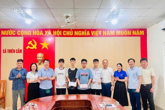 Xã Thiên Cầm gặp mặt, động viên thí sinh tham dự vòng chung kết hội thi tin học trẻ Hà Tĩnh năm 2026