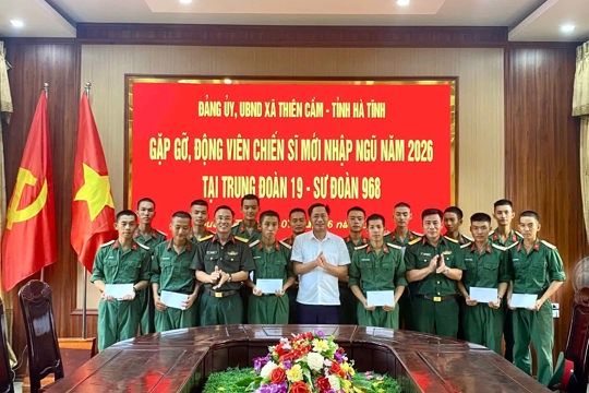 Lãnh đạo xã Thiên Cầm gặp gỡ, động viên chiến sỹ mới nhập ngũ năm 2026  tại trung đoàn 19, sư đoàn 986, QK4.