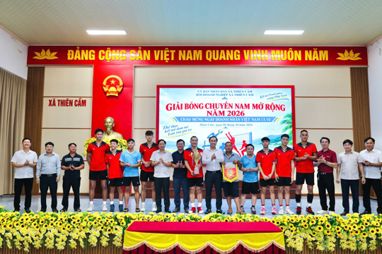 Thiên Cầm bế mạc giải bóng chuyền nam chào mừng ngày doanh nhân việt nam 13/10.